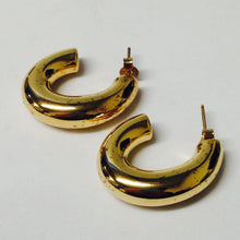 Load image into Gallery viewer, LOREN STEWART Pompa Yellow Gold Vermeil Hoop Oval Shape Hoop Earring NEW RRP 100
