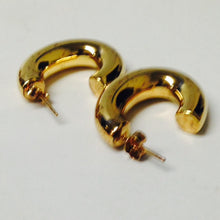 Load image into Gallery viewer, LOREN STEWART Pompa Yellow Gold Vermeil Hoop Oval Shape Hoop Earring NEW RRP 100
