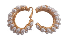 Load image into Gallery viewer, KENNETH JAY LANE Ladies Gold Plated Faux Pearl Clip-On Earrings NEW RRP130
