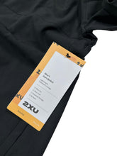Load image into Gallery viewer, 2XU Black Windbeakers Running Small NEW DAMAGED RRP 90
