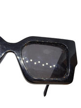 Load image into Gallery viewer, OFF WHITE Catalina Sunglasses Men&#39;s Arrow Logo Grey Lens Black 55-20-145 RRP235
