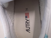 Load image into Gallery viewer, AUTRY KIDS Kulk LL17 Medalist Sneakers Leather White/Turquoise 34 UK2 NEW RRP150

