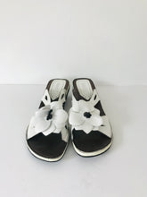 Load image into Gallery viewer, Van Dal Women&#39;s Leather Flower Sandals | UK6.5 | White
