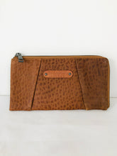 Load image into Gallery viewer, Brampton Women’s Leather Zip Purse Clutch | Small | Brown
