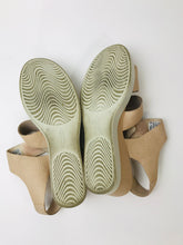 Load image into Gallery viewer, Ecco Women&#39;s Leather Heels | EU39 UK6 | Beige
