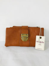 Load image into Gallery viewer, Ollie&amp;Nic Women’s Leather Clutch Purse Wallet NWT | Small | Brown
