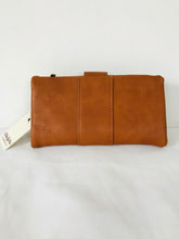Load image into Gallery viewer, Ollie&amp;Nic Women’s Leather Clutch Purse Wallet NWT | Small | Brown

