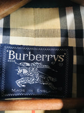 Load image into Gallery viewer, Burberry Women&#39;s Vintage Burberrys’ Long Trench Coat | UK16 | Green

