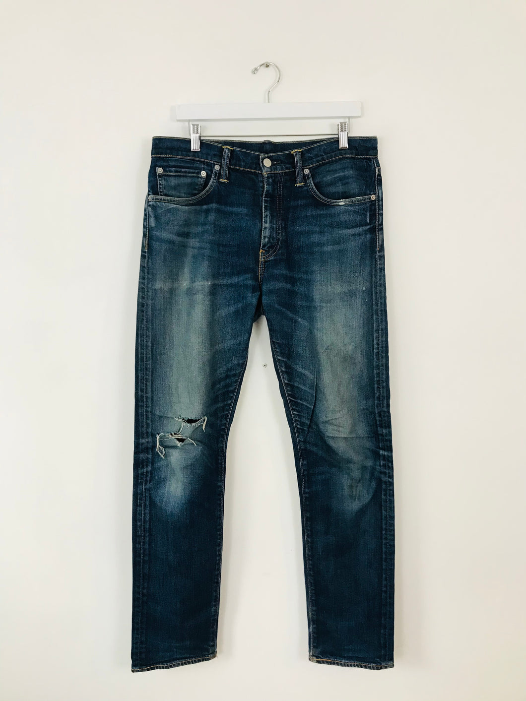 Levi’s Men’s 508 Distressed Ripped Straight Jeans | 32 | Washed Blue
