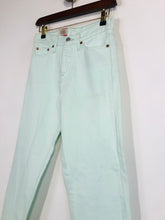 Load image into Gallery viewer, Levi’s Women&#39;s High Waist Slim Jeans NWT | 24 | Green
