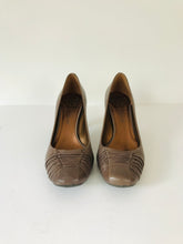 Load image into Gallery viewer, Clarks Women&#39;s Ruched Court Heels | UK6.5 | Brown
