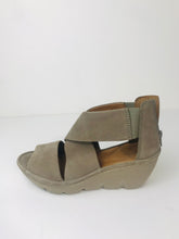 Load image into Gallery viewer, Clarks Women&#39;s Suede Wedge Sandals | UK5.5 | Grey
