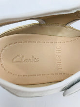 Load image into Gallery viewer, Clarks Women&#39;s Alligator Embossed Sandals | UK5.5 | White
