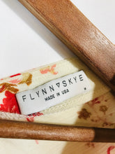 Load image into Gallery viewer, Flynn Skye Women&#39;s Floral Crop Blouse | M UK10-12 | Beige
