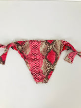 Load image into Gallery viewer, Calzedonia Women&#39;s Swimwear Bikini Bottom Sports Bottoms  | M | Pink
