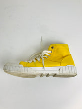 Load image into Gallery viewer, Calvin Klein Jeans Men&#39;s Trainers | EU41 UK7 | Yellow
