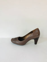 Load image into Gallery viewer, Clarks Women&#39;s Ruched Court Heels | UK6.5 | Brown

